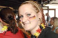 In der Geislauterer Gaststätte Martins Glashaus findet zur WM-Viertelfinalbegegnung Deutschland-Argentinien am Samstag, 3. Juli 2010, das Grösste Geislauterer Public-viewing der Welt statt. Unser Foto zeigt Michelle Bote<br>Foto: Becker&Bredel