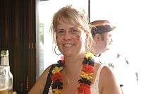 In der Geislauterer Gaststätte Martins Glashaus findet zur WM-Viertelfinalbegegnung Deutschland-Argentinien am Samstag, 3. Juli 2010, das Grösste Geislauterer Public-viewing der Welt statt. Unser Foto zeigt Constanze Törö<br>Foto: Becker&Bredel