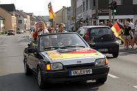 In der Geislauterer Gaststätte Martins Glashaus findet zur WM-Viertelfinalbegegnung Deutschland-Argentinien am Samstag, 3. Juli 2010, das Grösste Geislauterer Public-viewing der Welt statt. Unser Foto zeigt den Autokorso vor Martins Glashaus<br>Foto: Becker&Bredel