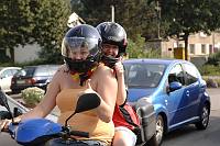 In der Geislauterer Gaststätte Martins Glashaus findet zur WM-Viertelfinalbegegnung Deutschland-Argentinien am Samstag, 3. Juli 2010, das Grösste Geislauterer Public-viewing der Welt statt. Unser Foto zeigt den Autokorso vor Martins Glashaus<br>Foto: Becker&Bredel