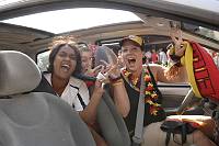 In der Geislauterer Gaststätte Martins Glashaus findet zur WM-Viertelfinalbegegnung Deutschland-Argentinien am Samstag, 3. Juli 2010, das Grösste Geislauterer Public-viewing der Welt statt. Unser Foto zeigt den Autokorso vor Martins Glashaus<br>Foto: Becker&Bredel