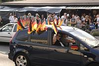 In der Geislauterer Gaststätte Martins Glashaus findet zur WM-Viertelfinalbegegnung Deutschland-Argentinien am Samstag, 3. Juli 2010, das Grösste Geislauterer Public-viewing der Welt statt. Unser Foto zeigt den Autokorso vor Martins Glashaus<br>Foto: Becker&Bredel